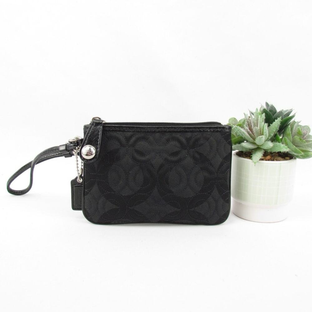 Coach Quilted Black Wristlet w/Hangtag - Picture 1 of 6